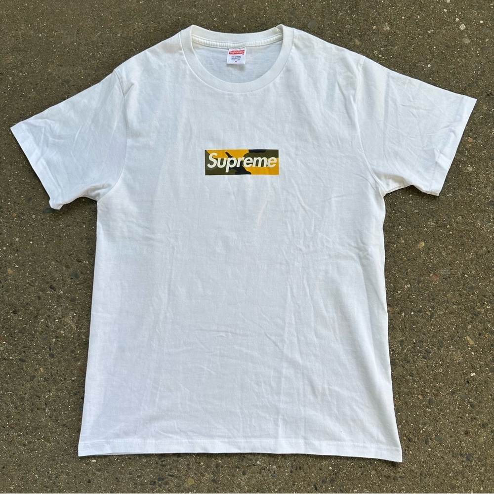 Vintage Supreme Men’s T-shirt Size Medium Made in USA